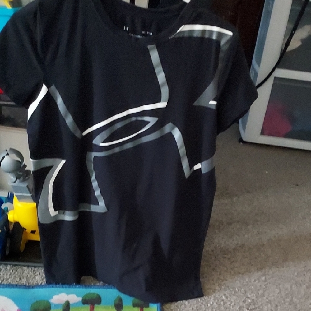 Under Armour Black and Gray Short Sleeve Tee